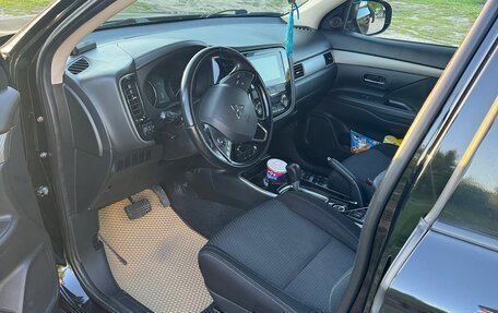 Mitsubishi Outlander III рестайлинг 3, 2018 год, 2 280 000 рублей, 12 фотография