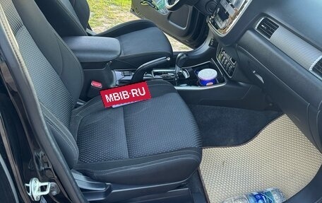 Mitsubishi Outlander III рестайлинг 3, 2018 год, 2 280 000 рублей, 11 фотография
