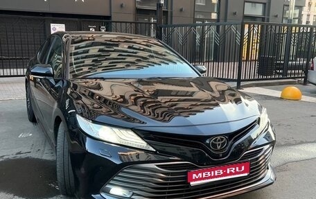 Toyota Camry, 2019 год, 3 000 000 рублей, 1 фотография
