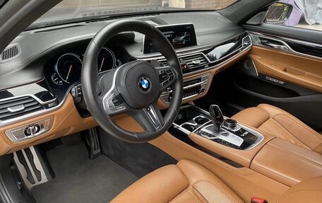 BMW 7 серия, 2018 год, 3 190 000 рублей, 8 фотография