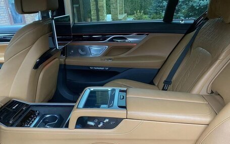 BMW 7 серия, 2018 год, 3 190 000 рублей, 10 фотография