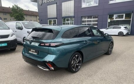 Peugeot 308, 2022 год, 2 420 000 рублей, 2 фотография