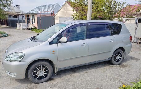 Toyota Avensis Verso I рестайлинг, 2003 год, 610 000 рублей, 2 фотография