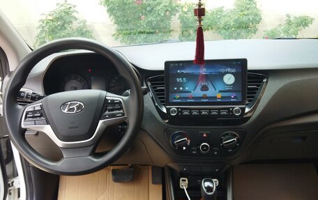 Hyundai Solaris II рестайлинг, 2022 год, 1 790 000 рублей, 7 фотография