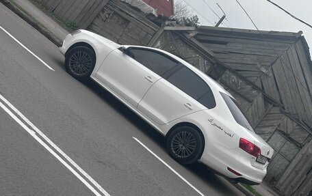 Volkswagen Jetta VI, 2013 год, 1 250 000 рублей, 2 фотография