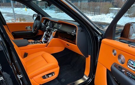 Rolls-Royce Cullinan, 2023 год, 49 500 000 рублей, 4 фотография