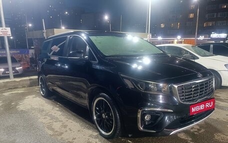 KIA Carnival III, 2019 год, 2 850 000 рублей, 2 фотография