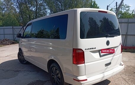 Volkswagen Caravelle T6 рестайлинг, 2016 год, 2 100 000 рублей, 2 фотография