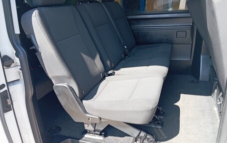 Volkswagen Caravelle T6 рестайлинг, 2016 год, 2 100 000 рублей, 14 фотография