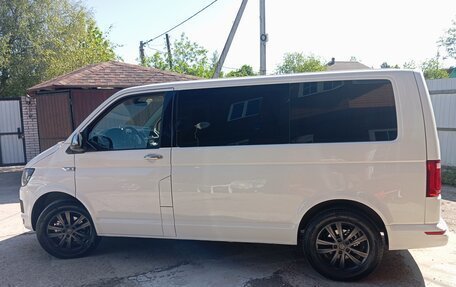 Volkswagen Caravelle T6 рестайлинг, 2016 год, 2 100 000 рублей, 3 фотография