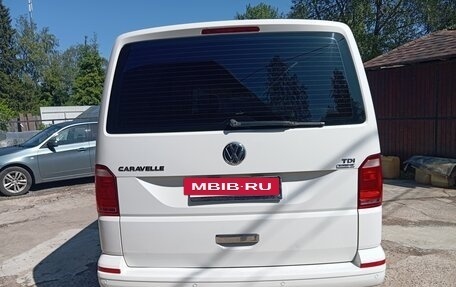 Volkswagen Caravelle T6 рестайлинг, 2016 год, 2 100 000 рублей, 4 фотография