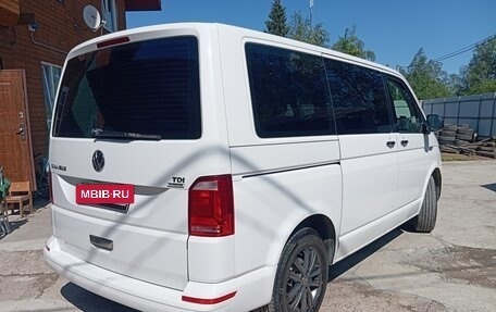 Volkswagen Caravelle T6 рестайлинг, 2016 год, 2 100 000 рублей, 5 фотография