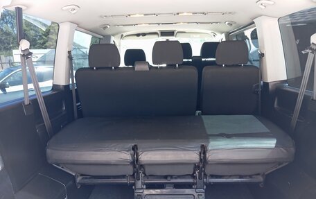 Volkswagen Caravelle T6 рестайлинг, 2016 год, 2 100 000 рублей, 17 фотография