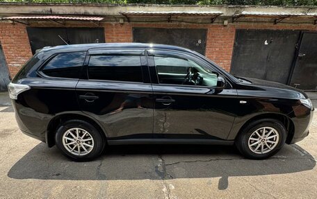 Mitsubishi Outlander III рестайлинг 3, 2013 год, 1 290 000 рублей, 4 фотография