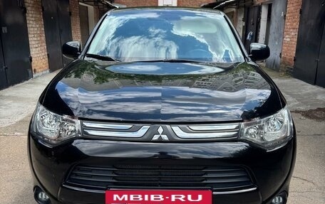 Mitsubishi Outlander III рестайлинг 3, 2013 год, 1 290 000 рублей, 2 фотография