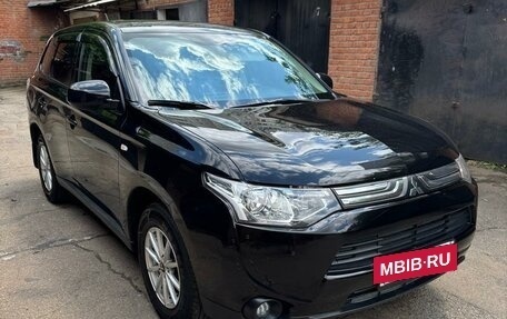 Mitsubishi Outlander III рестайлинг 3, 2013 год, 1 290 000 рублей, 3 фотография