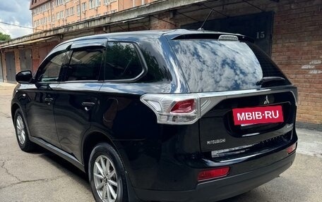 Mitsubishi Outlander III рестайлинг 3, 2013 год, 1 290 000 рублей, 6 фотография