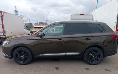Mitsubishi Outlander III рестайлинг 3, 2018 год, 1 800 000 рублей, 1 фотография