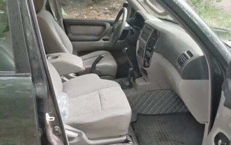 Toyota Land Cruiser 100 рестайлинг 2, 2005 год, 2 080 000 рублей, 4 фотография