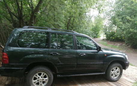 Toyota Land Cruiser 100 рестайлинг 2, 2005 год, 2 080 000 рублей, 3 фотография