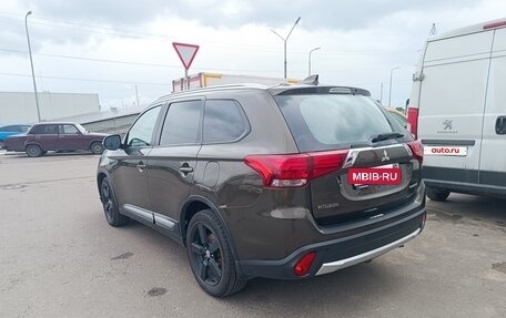 Mitsubishi Outlander III рестайлинг 3, 2018 год, 1 800 000 рублей, 6 фотография