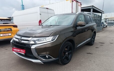Mitsubishi Outlander III рестайлинг 3, 2018 год, 1 800 000 рублей, 2 фотография