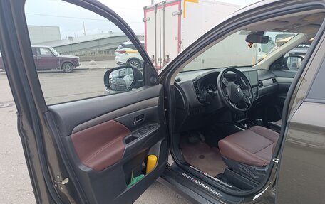Mitsubishi Outlander III рестайлинг 3, 2018 год, 1 800 000 рублей, 7 фотография