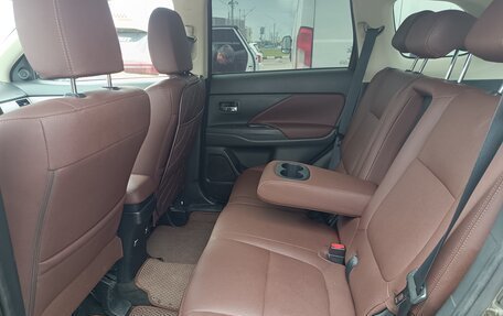 Mitsubishi Outlander III рестайлинг 3, 2018 год, 1 800 000 рублей, 9 фотография