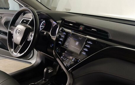 Toyota Camry, 2020 год, 2 699 000 рублей, 7 фотография