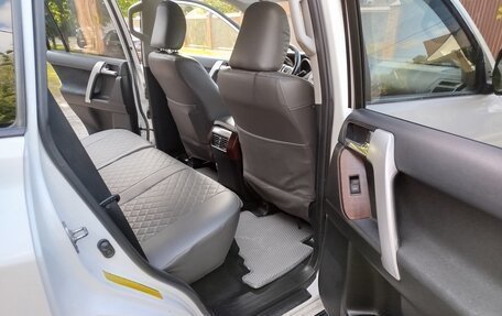 Toyota Land Cruiser Prado 150 рестайлинг 2, 2015 год, 3 200 000 рублей, 10 фотография
