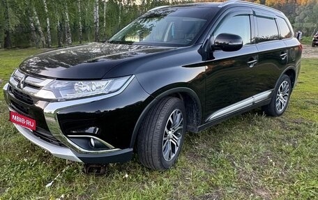 Mitsubishi Outlander III рестайлинг 3, 2018 год, 2 280 000 рублей, 2 фотография