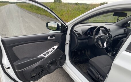 Hyundai Solaris II рестайлинг, 2011 год, 630 000 рублей, 3 фотография