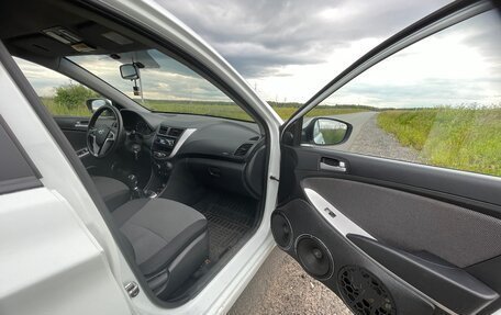 Hyundai Solaris II рестайлинг, 2011 год, 630 000 рублей, 4 фотография
