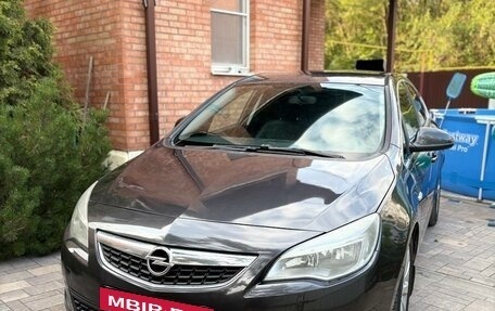 Opel Astra J, 2011 год, 830 000 рублей, 2 фотография