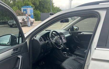 Volkswagen Tiguan II, 2019 год, 2 100 000 рублей, 2 фотография