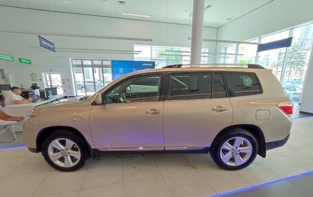 Toyota Highlander III, 2011 год, 2 095 000 рублей, 2 фотография