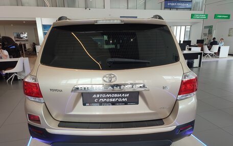 Toyota Highlander III, 2011 год, 2 095 000 рублей, 4 фотография