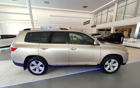 Toyota Highlander III, 2011 год, 2 095 000 рублей, 6 фотография