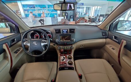 Toyota Highlander III, 2011 год, 2 095 000 рублей, 25 фотография