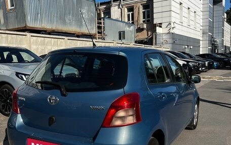 Toyota Yaris III рестайлинг, 2007 год, 750 000 рублей, 2 фотография