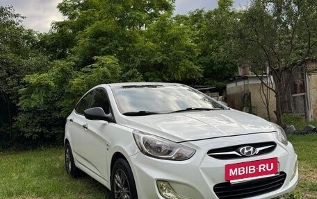 Hyundai Solaris II рестайлинг, 2013 год, 1 050 000 рублей, 2 фотография