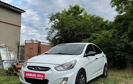Hyundai Solaris II рестайлинг, 2013 год, 1 050 000 рублей, 3 фотография
