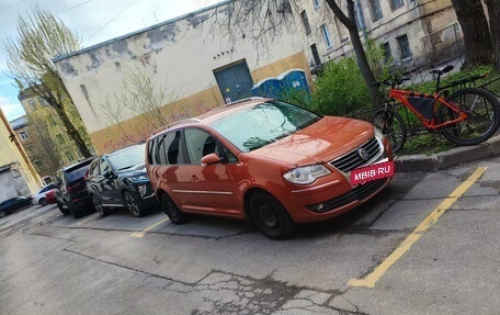 Volkswagen Touran III, 2008 год, 650 000 рублей, 2 фотография