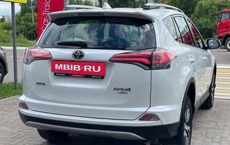 Toyota RAV4, 2018 год, 2 350 000 рублей, 5 фотография