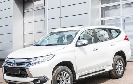 Mitsubishi Pajero Sport III рестайлинг, 2019 год, 3 500 000 рублей, 2 фотография