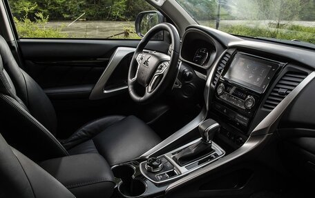 Mitsubishi Pajero Sport III рестайлинг, 2019 год, 3 500 000 рублей, 5 фотография