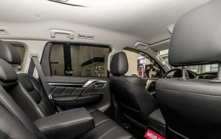 Mitsubishi Pajero Sport III рестайлинг, 2019 год, 3 500 000 рублей, 4 фотография