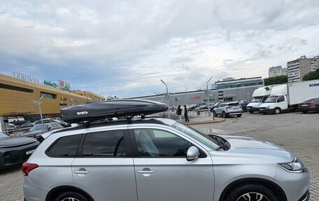 Mitsubishi Outlander III рестайлинг 3, 2021 год, 2 450 000 рублей, 4 фотография