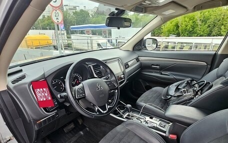 Mitsubishi Outlander III рестайлинг 3, 2021 год, 2 450 000 рублей, 9 фотография
