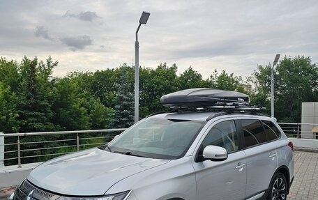 Mitsubishi Outlander III рестайлинг 3, 2021 год, 2 450 000 рублей, 2 фотография